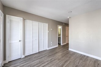 Building Photo - 343 Greenbriar Townhouse Way