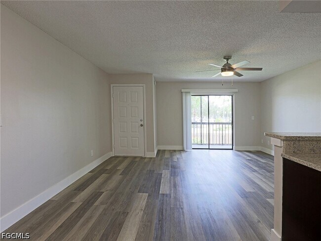 Foto del edificio - 5303 Summerlin Rd