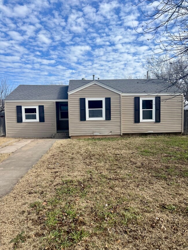 Building Photo - 2117 Amarillo St
