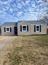 Building Photo - 2117 Amarillo St
