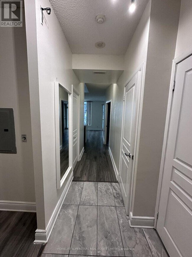 Building Photo - 18 Yonge St