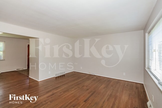 Foto del edificio - 9216 Maverick Dr