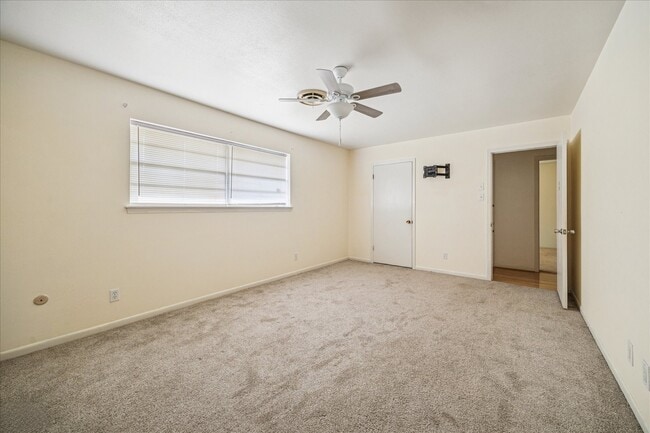 Building Photo - 2101 Belvedere Dr