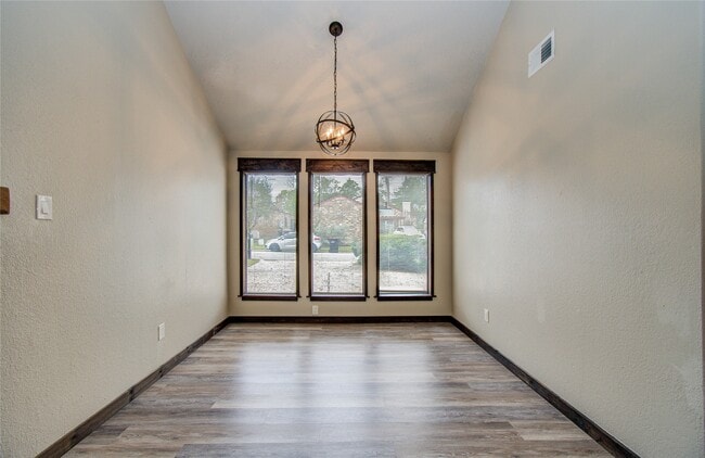 Building Photo - 712 Player Ct