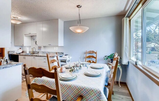 Foto del edificio - Top-Floor Gem – 2 Bed, 2 Full Bath, W/D, A...
