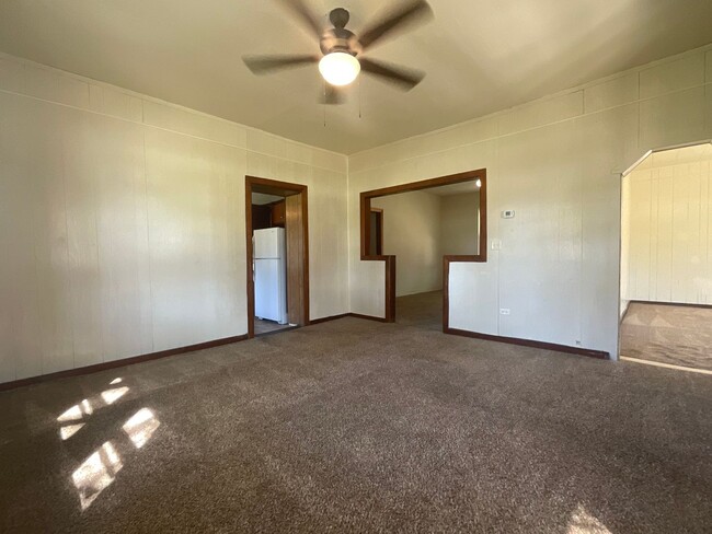 Building Photo - 2 bedroom, 1 bathroom rock home located in...