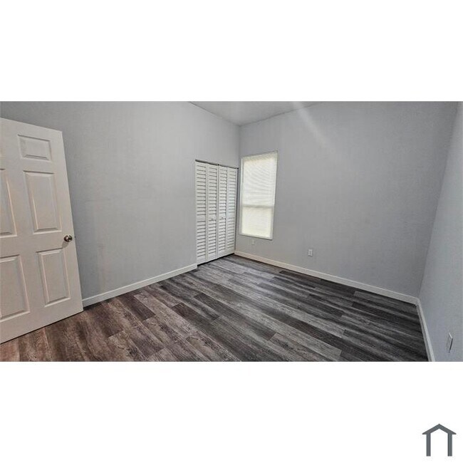 Building Photo - 1446 W 23rd St