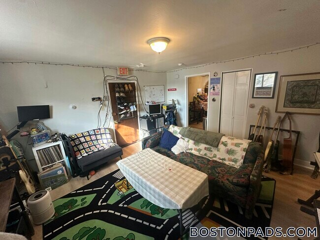 Building Photo - 65 Chiswick Rd