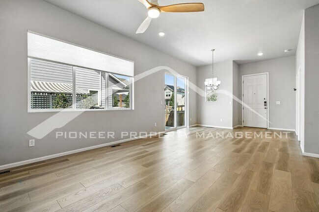 Foto del edificio - Gorgeous Home with Central AC and 2-Car Ga...