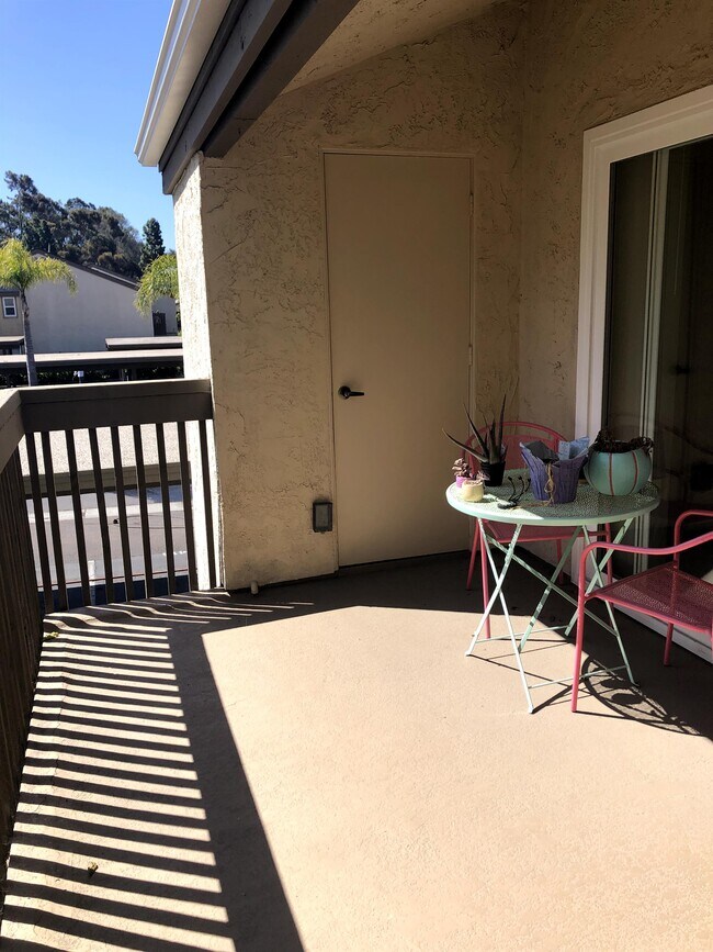 Building Photo - 8545 Villa La Jolla Dr