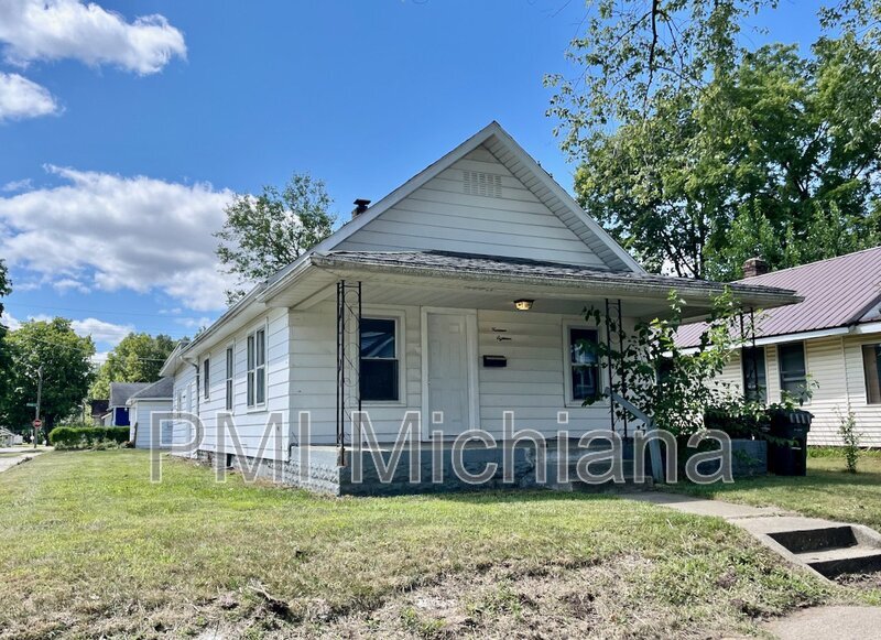 Primary Photo - 1418 E Bowman St