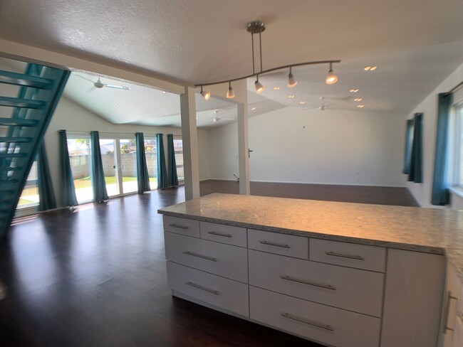 Building Photo - Mililani  - Rare 4 bedroom with upgraded k...