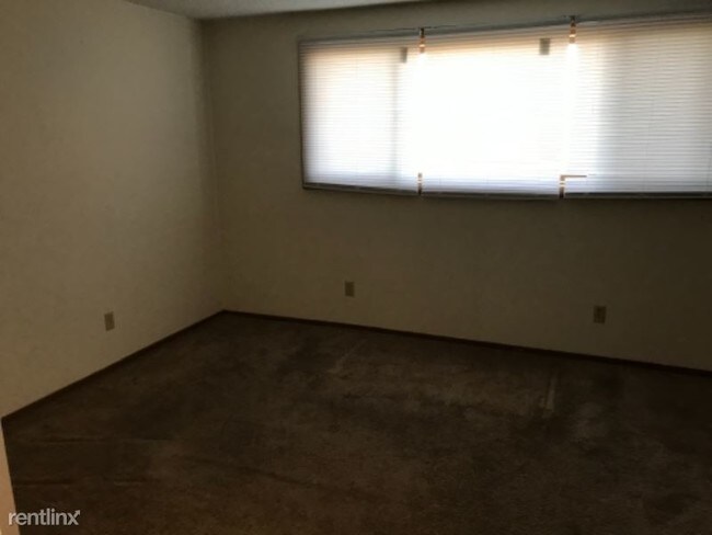 Building Photo - 300 Westland Dr