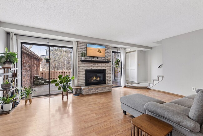 Foto del edificio - 3620 Independence Ave S