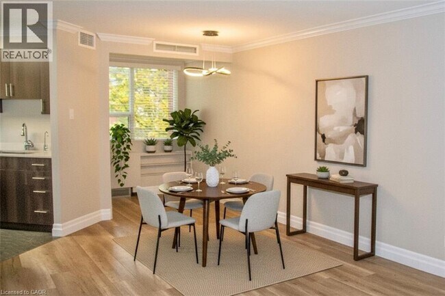 Building Photo - 20 Ellen St E