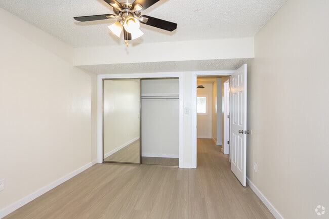 1BR, 1BA - 730SF - Bedroom - Twin Fountain Apartments