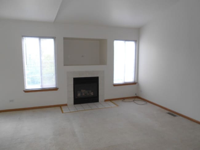 Building Photo - 823 Park Bluff Cir