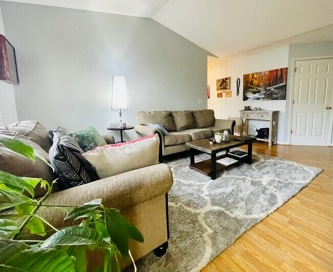 Building Photo - 1248 N Red Oak Cir