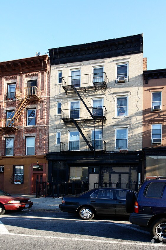 Building Photo - 567 Union St