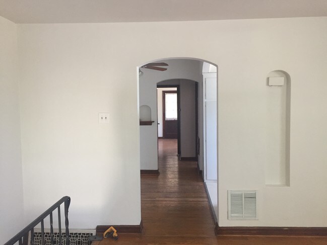 Hallway off Living Room - 3337 Lawn Ave