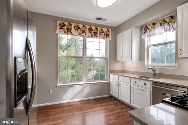 Building Photo - 43302 Marymount Terrace
