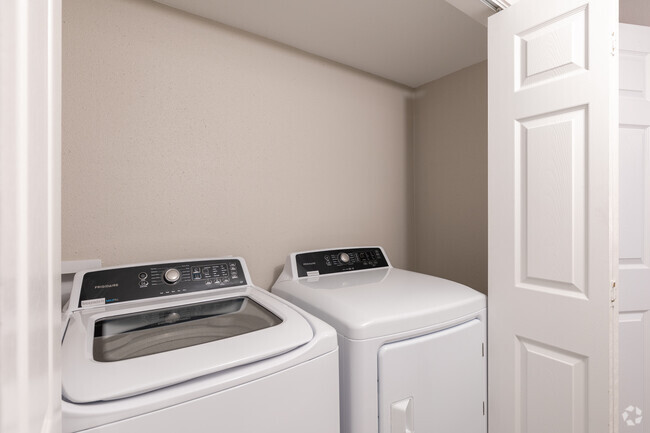 Washer and dryer room - Cali Crossing