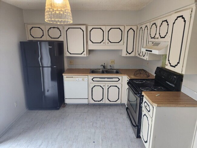 Building Photo - 2505 E 42nd St