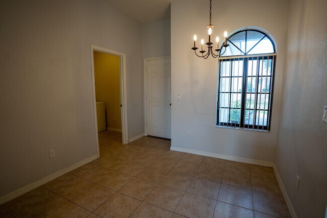 Foto del edificio - 445 Cinnamon Dr