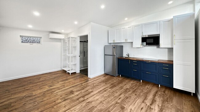 Building Photo - 22nd760