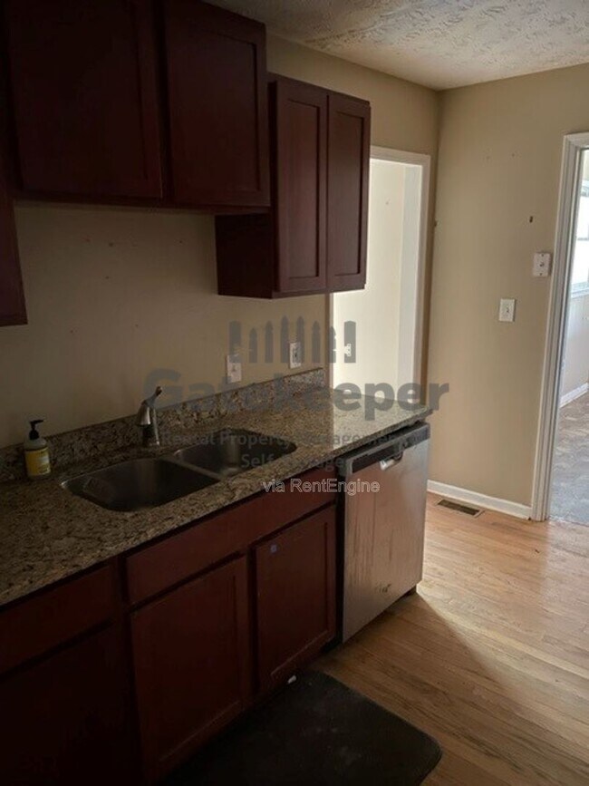 Foto del edificio - 468 Davis Rd