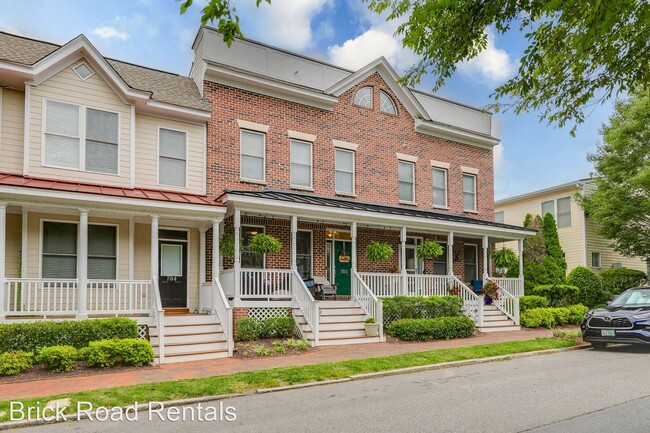 Building Photo - 3 br, 2.5 bath House - 702 S Laurel St