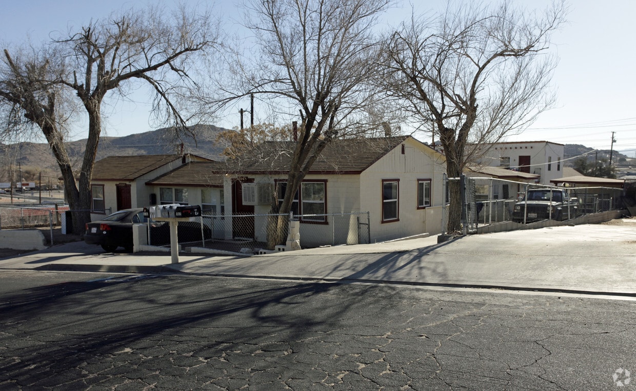 Primary Photo - 15563-15575 5th St