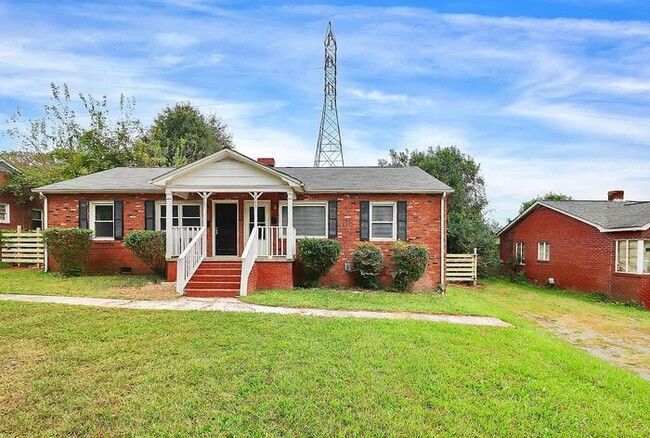 Building Photo - Charming 2BD/1BA Duplex Off West Blvd