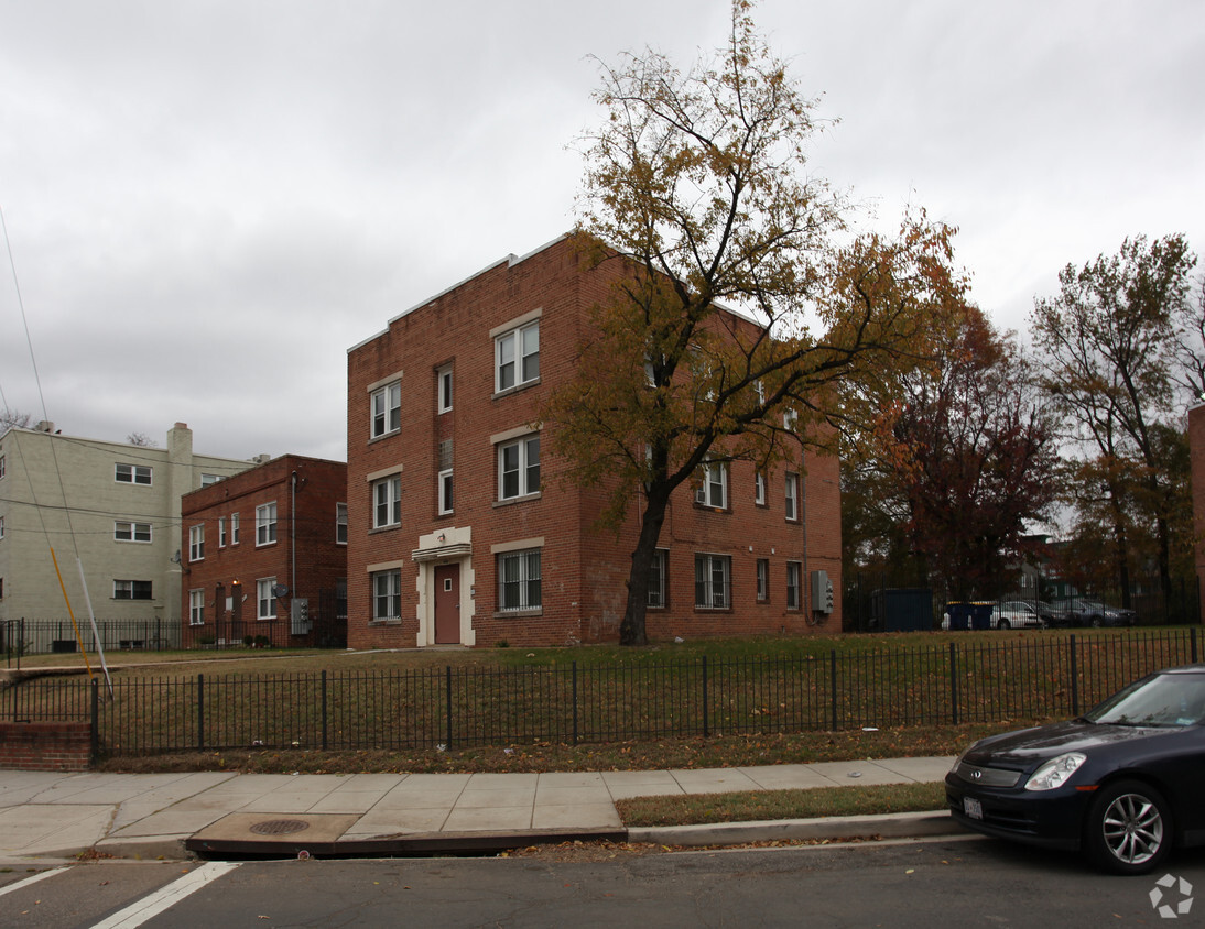 Building Photo - 4900 Quarles St NE