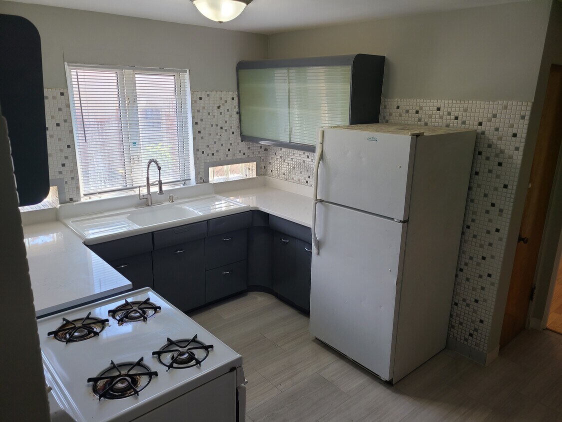 2004 N 73rd Ct Unit 2S, Elmwood Park, IL 60707 Apartments in Elmwood