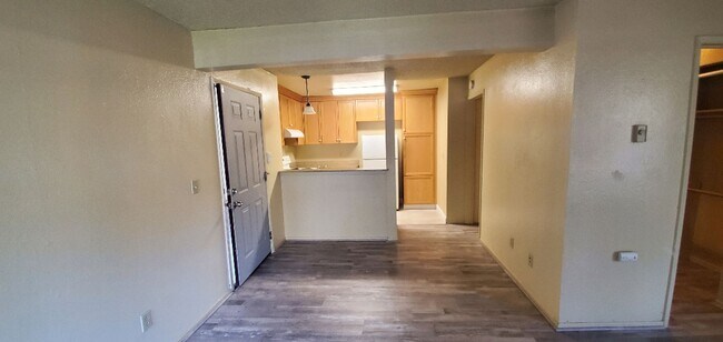 Foto del edificio - Beautiful Updated Studio in Vallejo with Patio Community Pool Gated Complex and Secured Parking