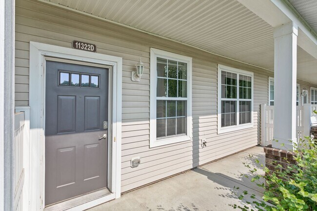 Foto del edificio - Freshly Remodeled 3bd 3ba Townhome for Rent in Club West, Blaine – Pond View!