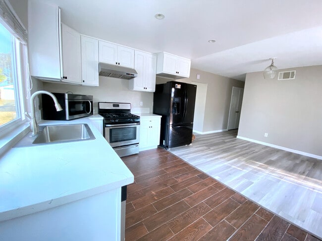 Building Photo - 9990 Kibler Dr