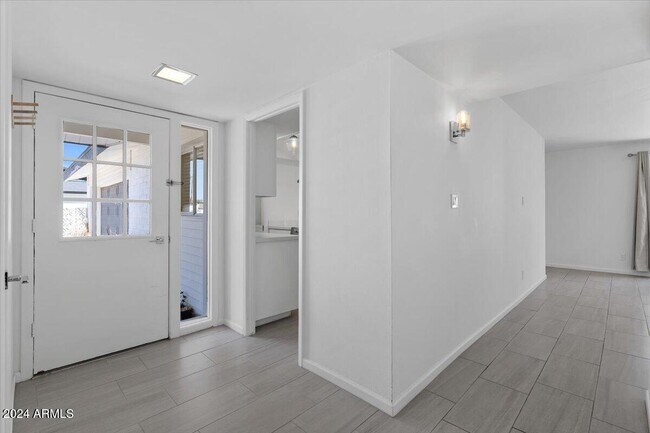 Foto del edificio - 8414 E Bonnie Rose Ave