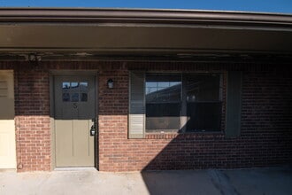 Building Photo - 157 Panda Dr