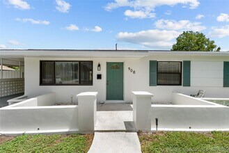 Building Photo - 908 Lighthouse Dr