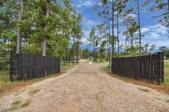 Building Photo - 1556 Brown Rd