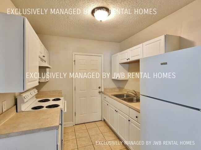 Foto del edificio - 1033 Westbrook Cir W