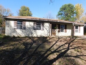 Building Photo - 1926 Dorchester Dr