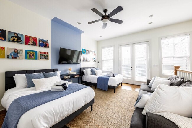 Foto del edificio - 1063 E Trinity Ln