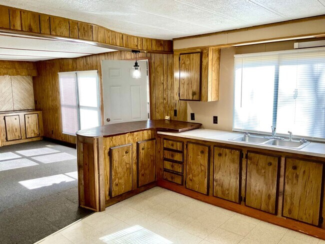 Building Photo - Mobile Home For Rent with 2 Bedrooms, 2 Ba...