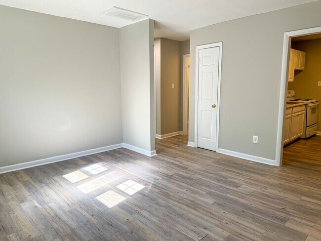 Building Photo - 1307 S 1st Ave, Hopewell, VA 23860