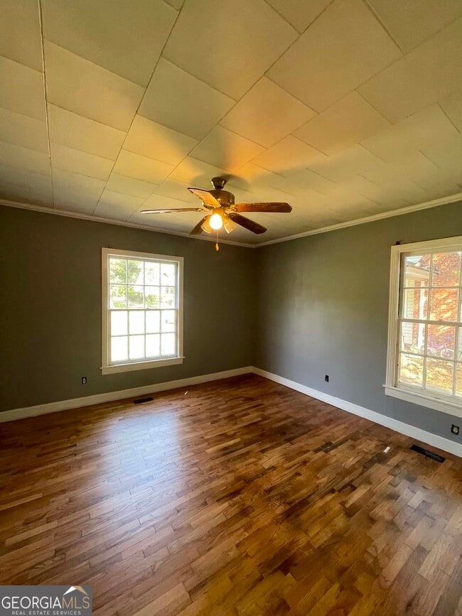 Building Photo - 209 West Dr
