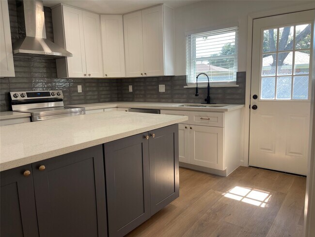 Foto del edificio - 2825 8th Ave N