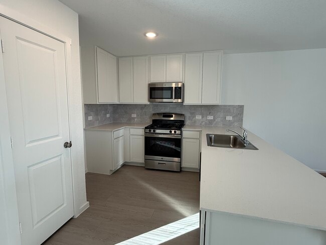 Building Photo - 5720 Mangas Cir